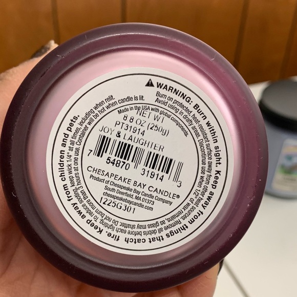 Bundle 2 pcs New Candle from CHESAPEAKE BAY 8.8 oz & MAINSTAYS 7 oz - Picture 6 of 11